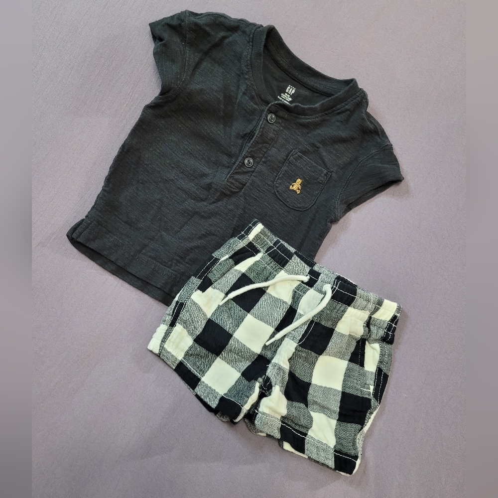 ✨️3/$25✨️ Baby GAP Black Top with Checkered Shorts